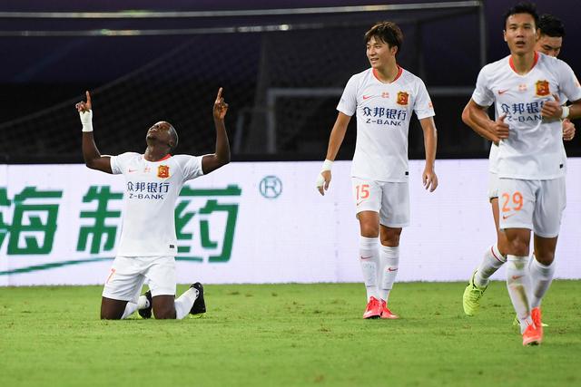 切尔西0-3惨败布伦特福德，球队内部矛盾激增，阿隆索陷入困境